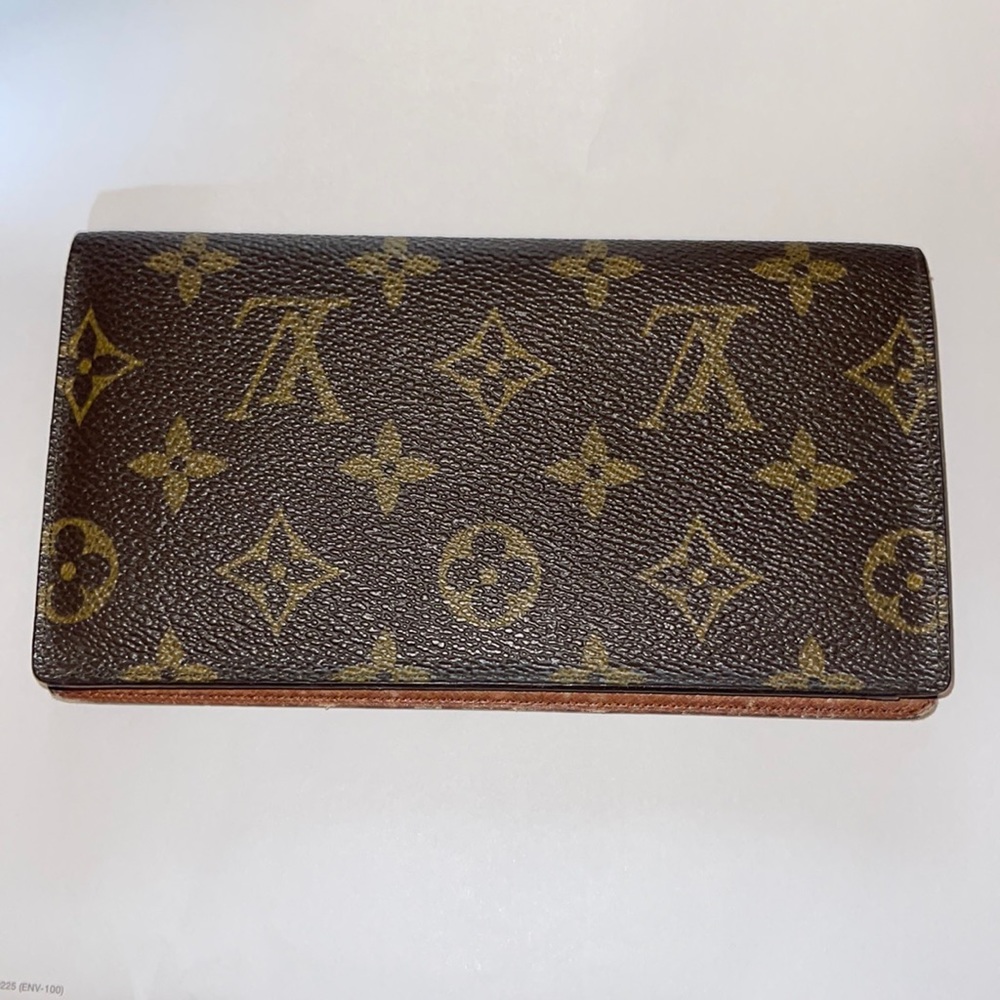 COPY - Authentic Louis Vuitton checkbook holder.